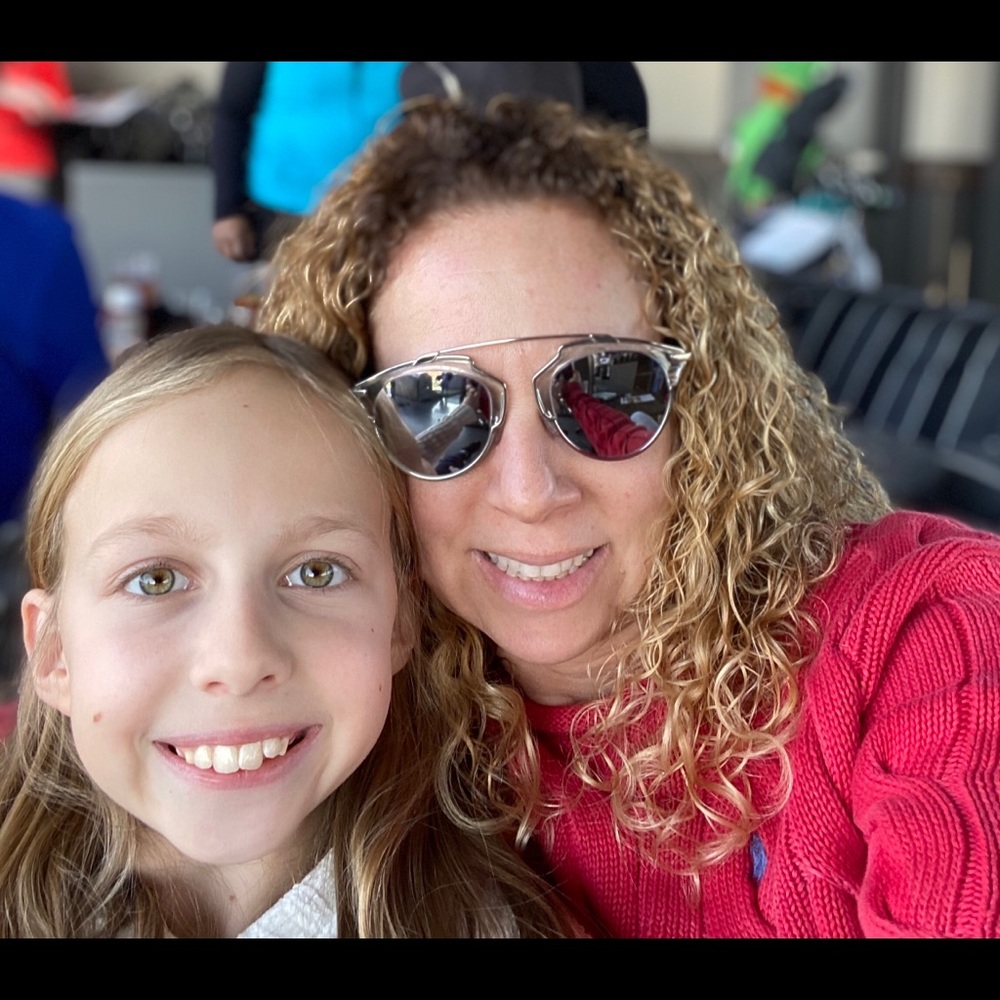 Meet your Poshers Jodi and Jayda -